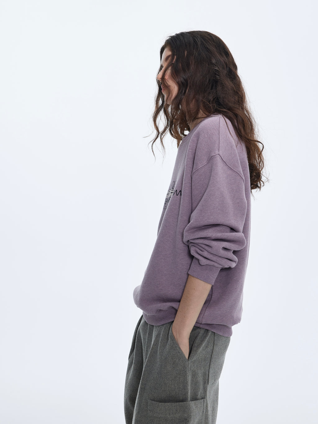 Pull ras du cou épais teint par pigmentation