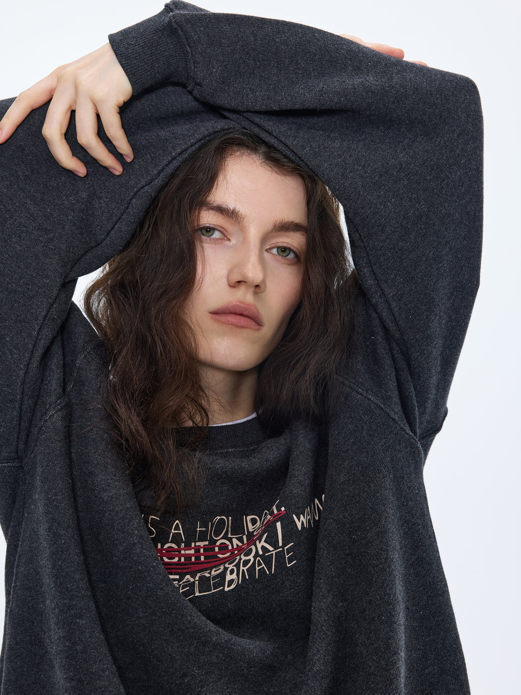 Pull ras du cou épais teint par pigmentation