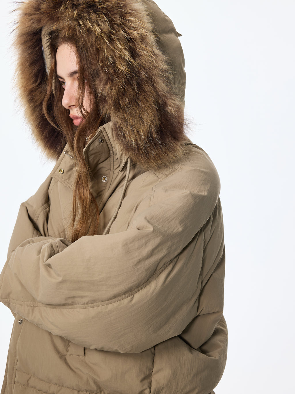 Doudoune à capuche bordée de fourrure de chien viverrin 