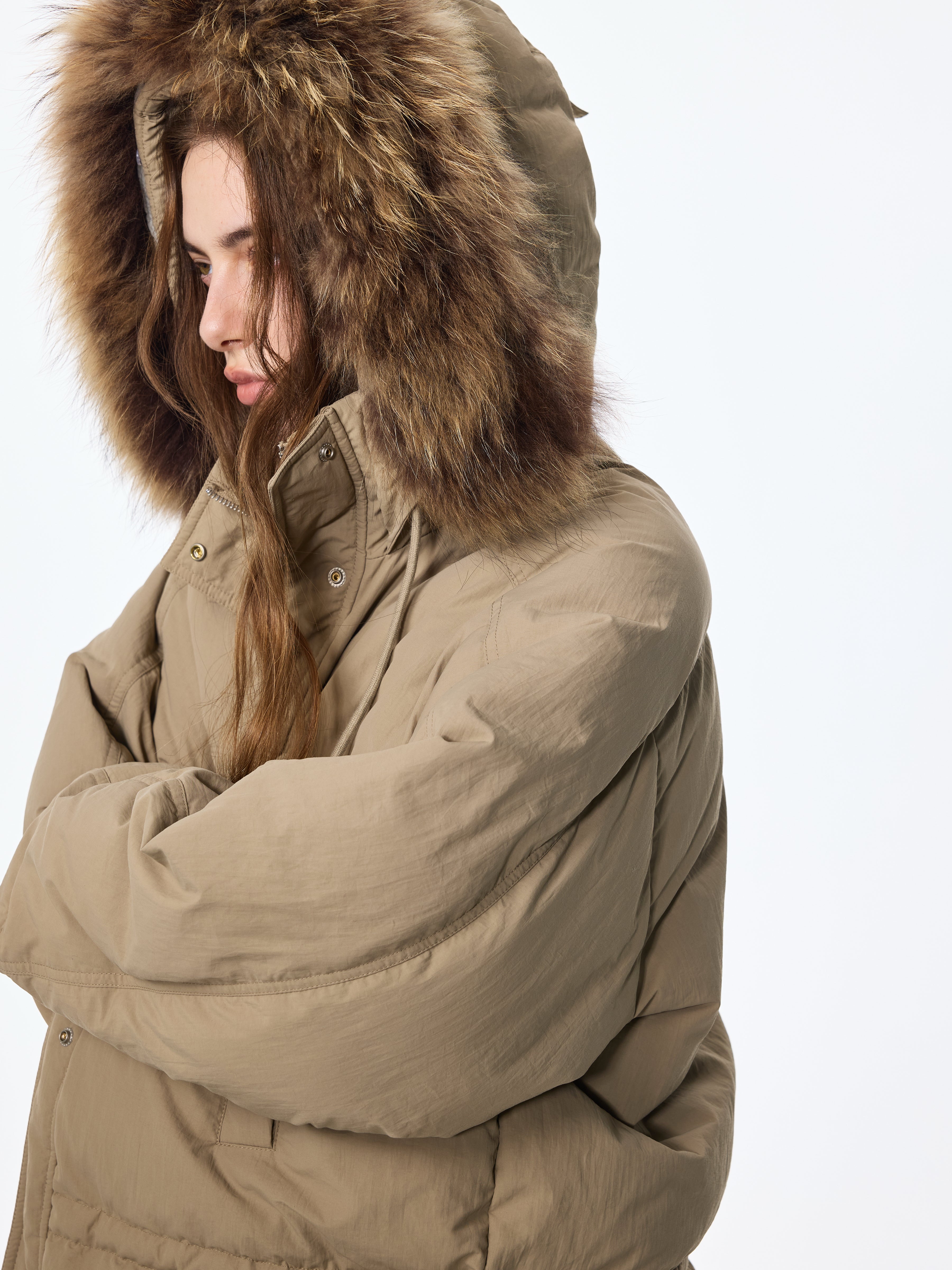 Doudoune à capuche bordée de fourrure de chien viverrin 